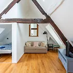 Romantic Loft Apartment In The Center Of Le Marais, Min 31 Nights From March Till May